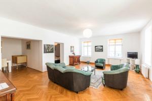 TV a/nebo společenská místnost v ubytování Ferienwohnung St. Pölten Rathausplatz