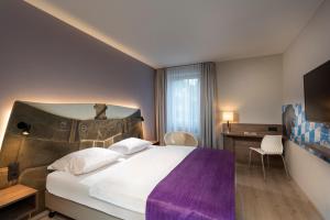 Postel nebo postele na pokoji v ubytování Tryp by Wyndham Rosenheim