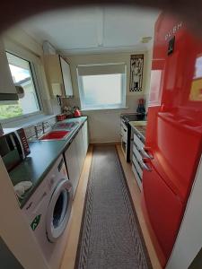 A kitchen or kitchenette at Riverside Lodge 