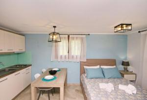 a small room with a bed and a table at Panos House in Koinyra