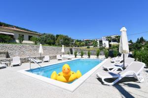 Bazén v ubytovaní Villa Perla with swimming pool, Lovran - Opatija alebo v jeho blízkosti