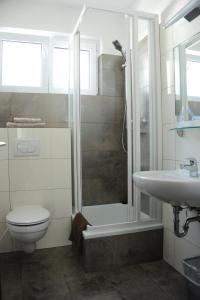 Afbeelding uit fotogalerij van Ferienzimmer Ellisee, kontaktloser Check-in in Friedrichshafen