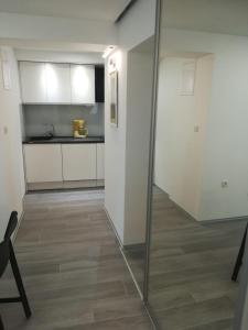 Kuchyň nebo kuchyňský kout v ubytování Apartmani Vidoš