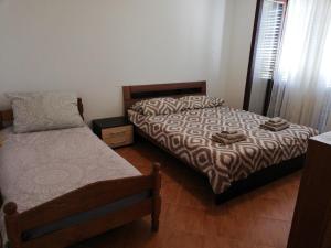 Postel nebo postele na pokoji v ubytování Apartments Ivo