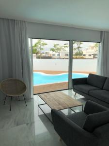 Uma área de estar em CalaLanzarote Suites Hotel - Adults Only