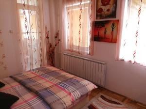 Katil atau katil-katil dalam bilik di Apartman Nena