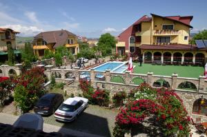 O vedere a piscinei de la sau din apropiere de Vila Steaua Nordului