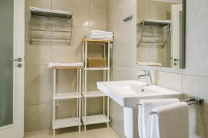 A bathroom at Apartman Balaton