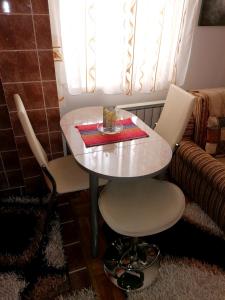 Ruang duduk di Apartman Nena