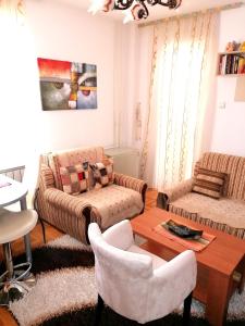 Ruang duduk di Apartman Nena