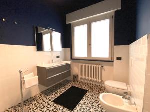 a bathroom with a sink and a toilet and a mirror at Appartamento Renzo, Dongo, Lago di Como in Dongo