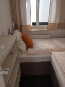 Ein Bett oder Betten in einem Zimmer der Unterkunft 3 wunderschöne Ferienwohnungen Kornhoff