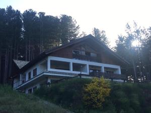 a house sitting on top of a hill at Tra il bosco e il lago in Lorica