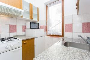 Kuchyň nebo kuchyňský kout v ubytování Apartman Ceković + 30 fotografií