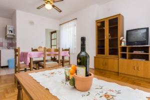 Telewizja i/lub zestaw kina domowego w obiekcie Apartman Ceković