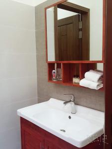 Et badeværelse på Jade Dragon Hotel DHA Lahore