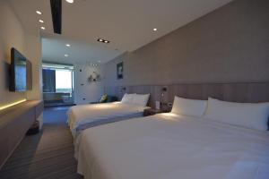 Rúm í herbergi á O2 Homestay