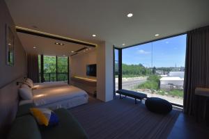 Rúm í herbergi á O2 Homestay