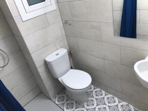 a bathroom with a toilet and a sink at Hostal Radio Barcelona in Barcelona