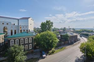 トムスクにあるApartment on Belentsa 6の建物や通りを望む街並み