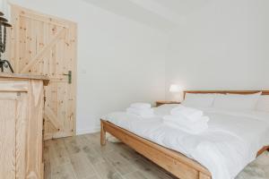 Posteľ alebo postele v izbe v ubytovaní Apartament JODEŁKA