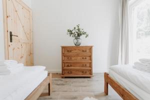 Posteľ alebo postele v izbe v ubytovaní Apartament JODEŁKA