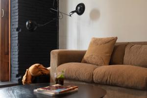 A seating area at DestinationBCN Universitat Apartments