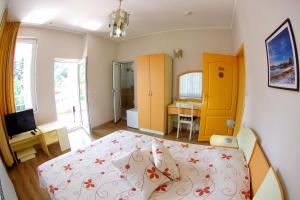 Postel nebo postele na pokoji v ubytování Приятелската къща