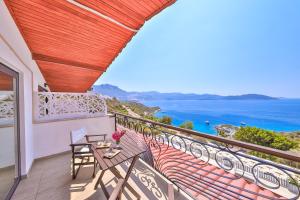 a balcony with chairs and a view of the ocean at Hamarat Otel in Kaş