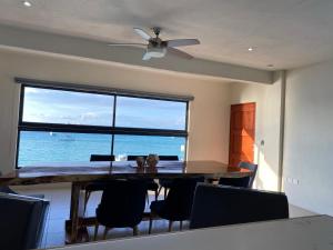 Foto de la galería de Cuxos Hotel Beachfront en Isla Mujeres