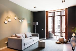 A seating area at DestinationBCN Universitat Apartments