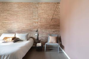 A bed or beds in a room at DestinationBCN Universitat Apartments