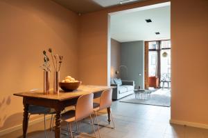 A seating area at DestinationBCN Universitat Apartments