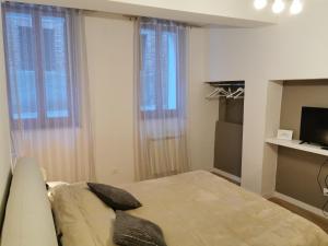 Telewizja i/lub zestaw kina domowego w obiekcie Fabretti House - Centro storico