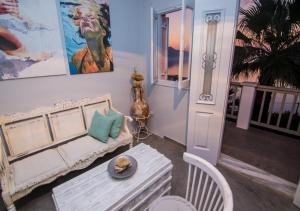 Niriides Hotel Apartments的阳台或露台