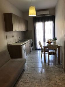 Η κουζίνα ή μικρή κουζίνα στο Kostas-Apartment