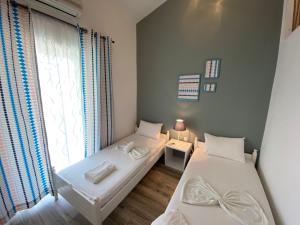 Postel nebo postele na pokoji v ubytování Christina Apartments