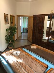 Afbeelding uit fotogalerij van Balatonalmádi Apartmanház in Balatonalmádi