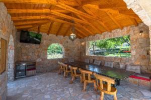 a dining room with a wooden table and chairs at Villa Marchelina in Grubine