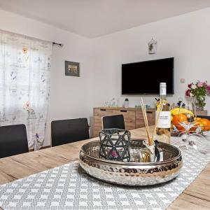 Televízia a/alebo spoločenská miestnosť v ubytovaní Casa ValeLuna Rovinj