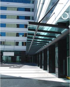 a view of a building with a glass walkway at Flat Anexo Ao Hotel Pestana in Curitiba