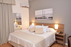 Uma cama ou camas num quarto em Açores Premium- 5 Minutos do Moinhos de Vento