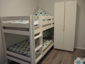 Hof Schult tesisinde bir ranza yatağı veya ranza yatakları