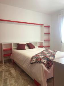 Posteľ alebo postele v izbe v ubytovaní Luján 1A entre hogueras y luces