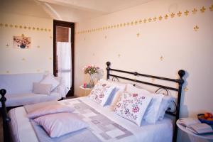 a bedroom with two beds with pink and white pillows at B&B Cascina Ciapilau in Asti