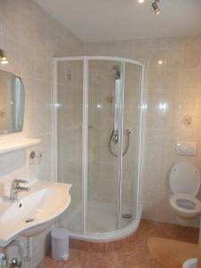 A bathroom at Maurerhof Telves