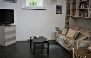Telewizja i/lub zestaw kina domowego w obiekcie Maison Beauregard