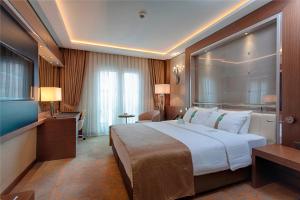 A bed or beds in a room at Holiday Inn Ankara-Kavaklidere by IHG