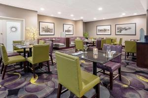 a dining room with tables and green chairs at La Quinta by Wyndham Tacoma - Seattle in Tacoma