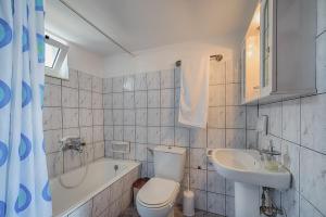 A bathroom at Casa La Perla - Lachania